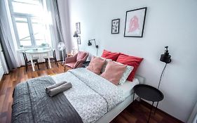 Lion Apartments - Laba